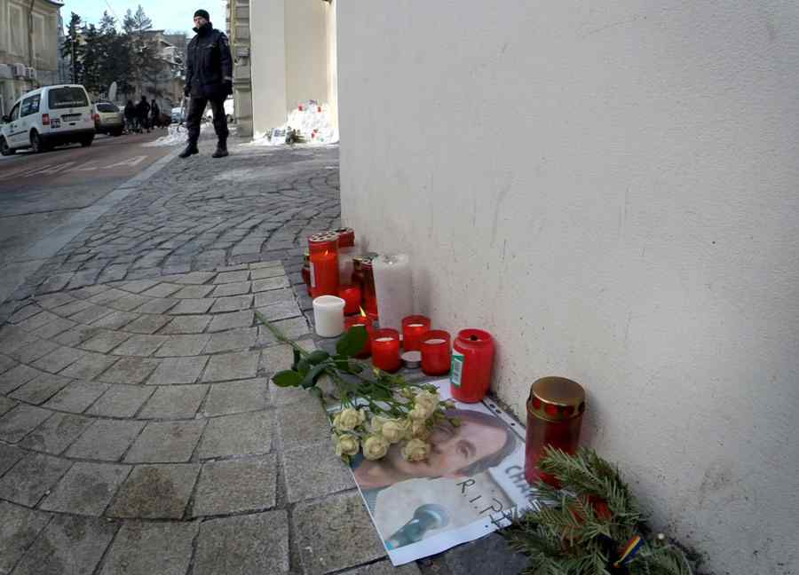 Bucureștenii, solidari cu francezii în urma tragediei de la Paris (foto)