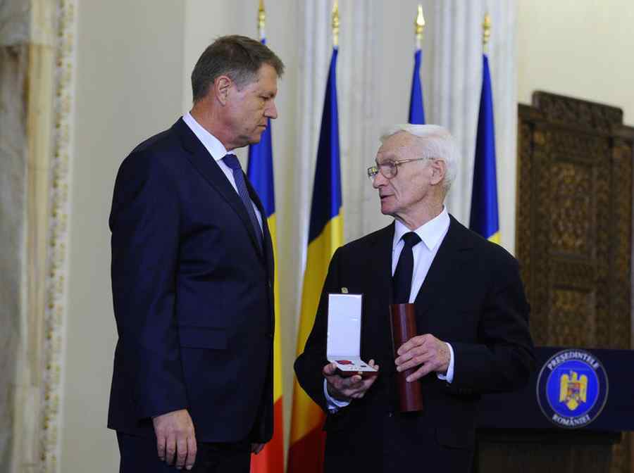 Iohannis explică din nou decorarea lui Octav Bjoza
