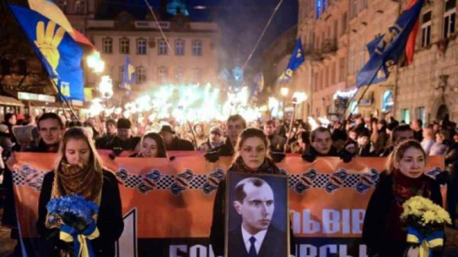 Defilare cu torțe la Kiev