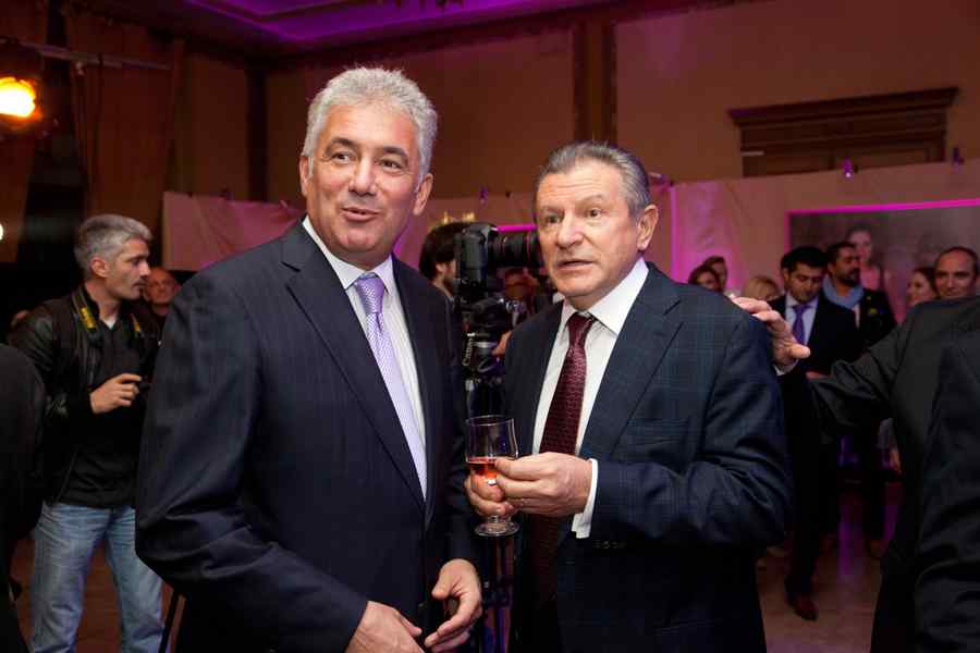 Dosarul Microsoft: Bani ar fi ajuns și la Videanu, Berceanu și Anastase