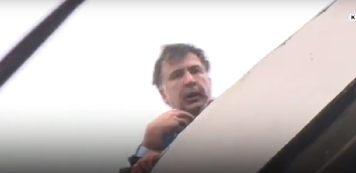 Saakașvili, reținut pe acoperiș (Video)