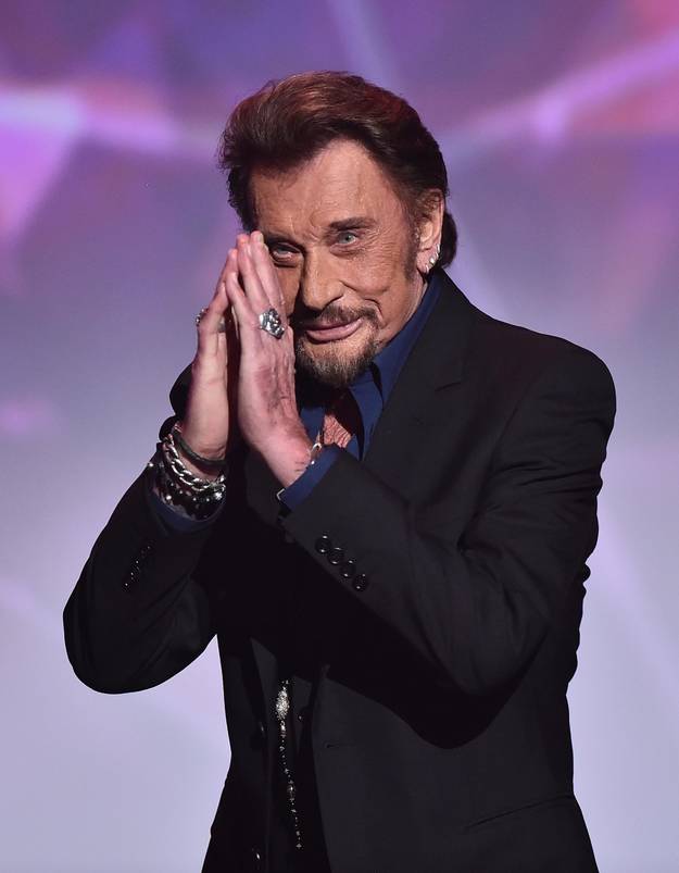 Un “omagiu popular” de rămas bun pe Turnul Eiffel, adus idolului rockului: “Mercy Johnny”