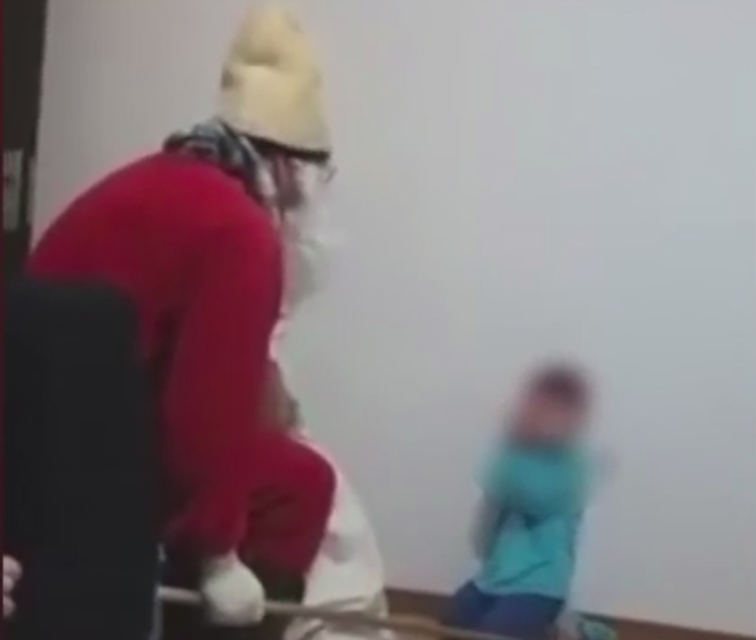 Anchetă în cazul unui copil chinuit de Moş Nicolae