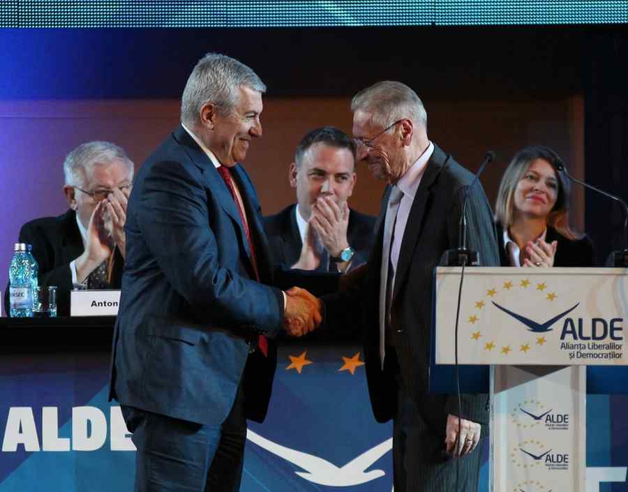 Emil Constantinescu îl laudă pe Tăriceanu