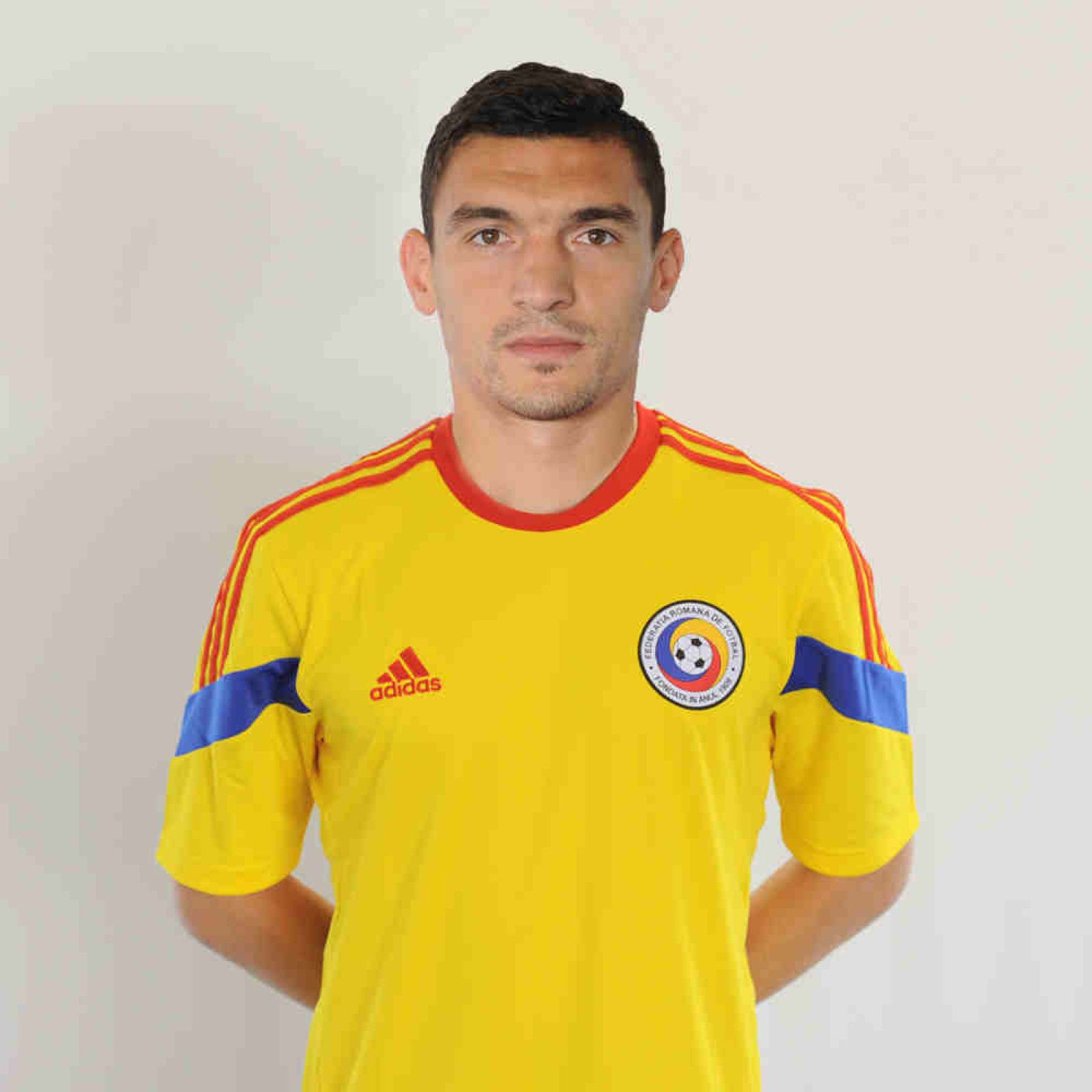 „Încercați tot timpul să găsiți nod în papură”