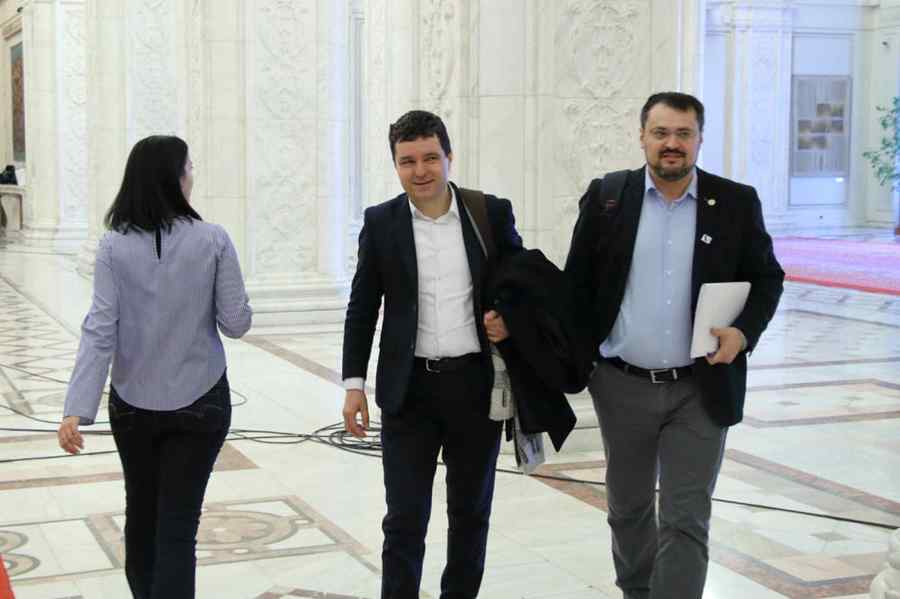 USR îl lasă cu buza umflată pe Nicușor Dan