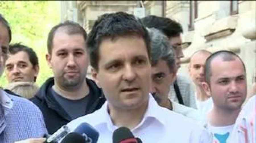 Nicuşor Dan vrea referendum pentru demiterea Gabrielei Firea