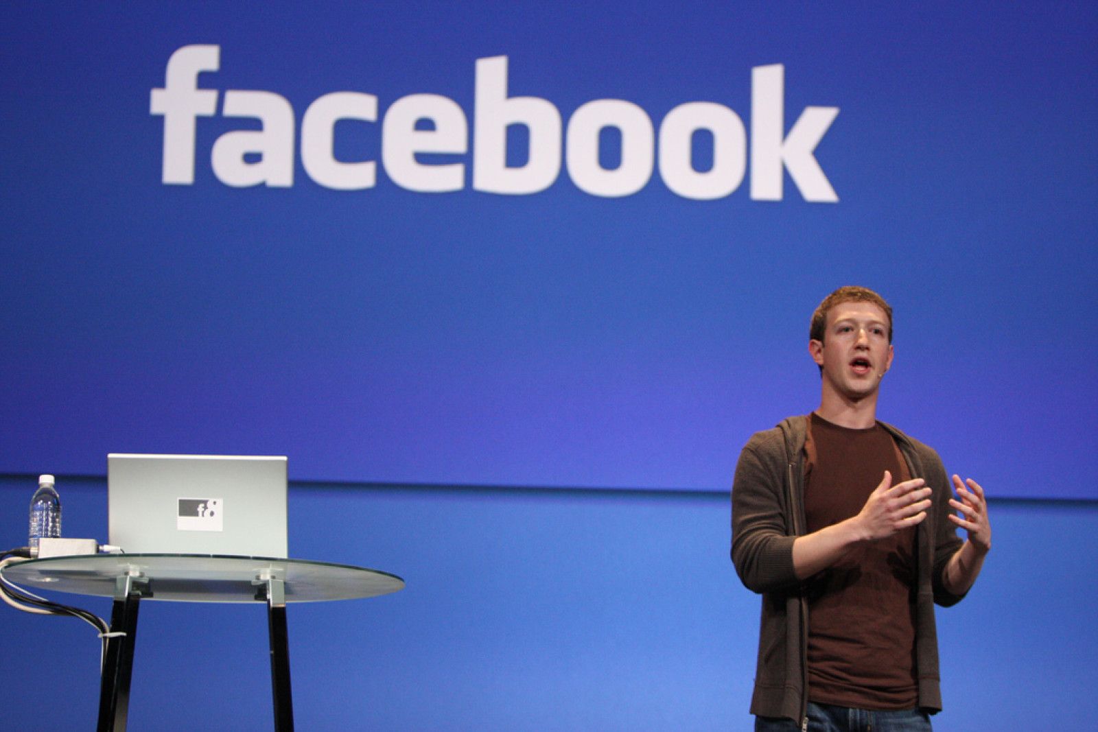 Fondatorul Facebook, în dezacord cu Trump