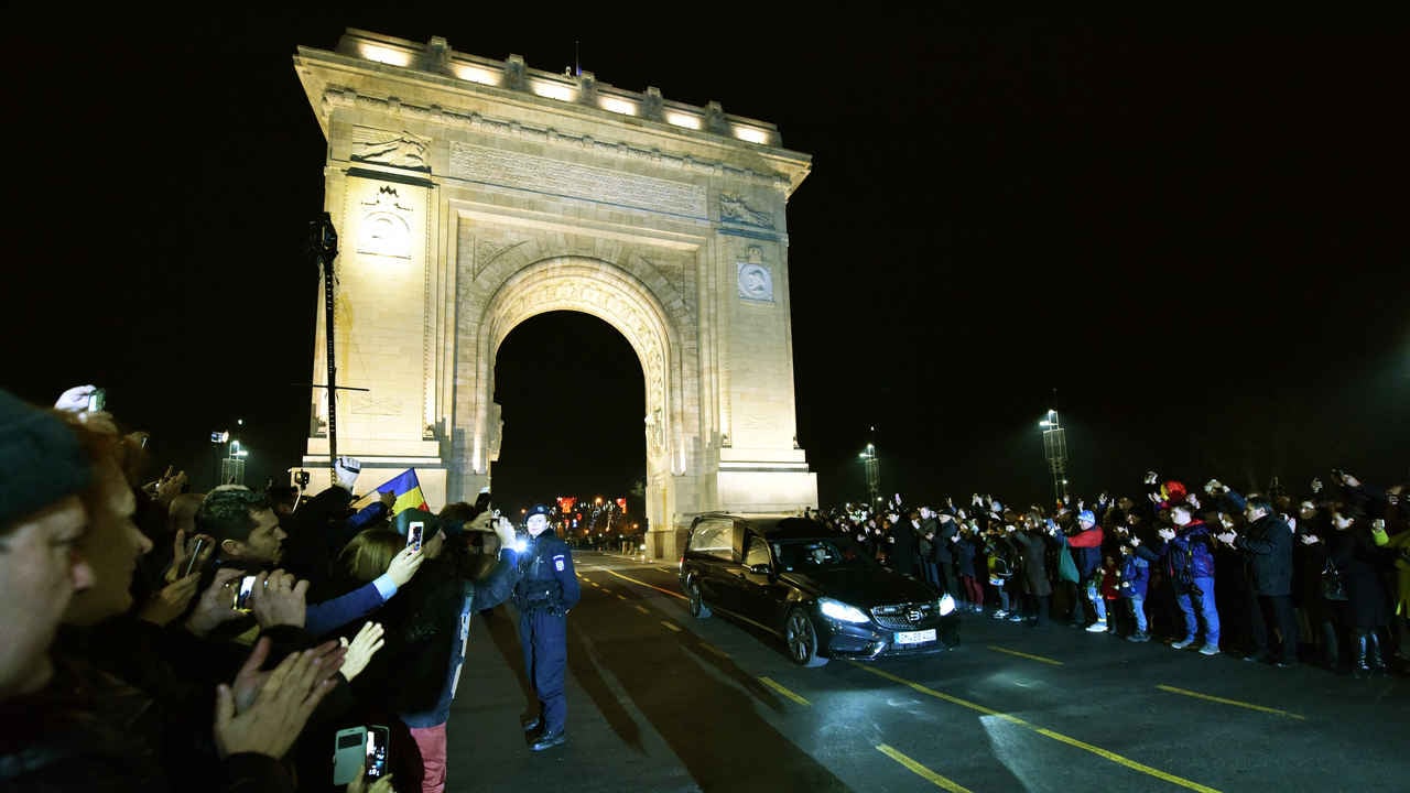 Cum a fost primit Regele Mihai la Palatul Regal