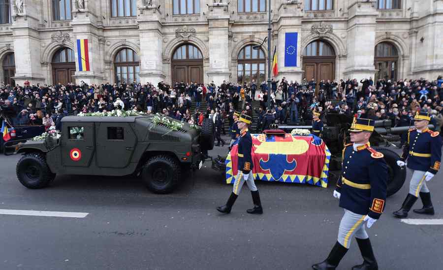 Cu jale trăim revenirea Majestății Sale Regele Mihai între străbuni!