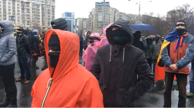 Răscoala valizei și a benzilor pe ochi (VIDEO)