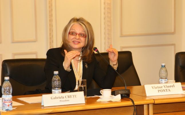 Cum se dă în stambă o senatoare a „republicii”