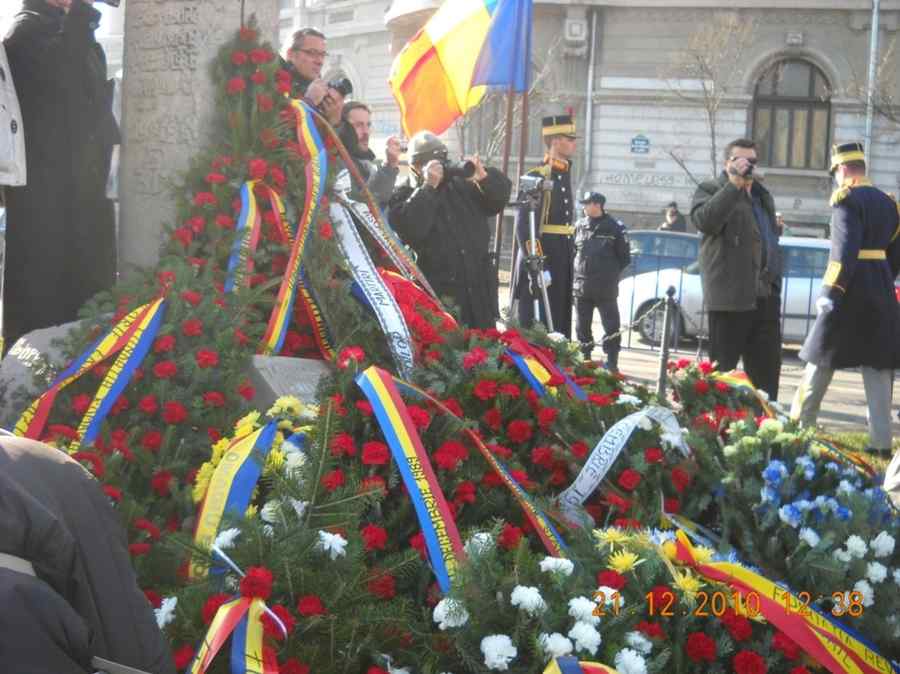 Comemorare în Piaţa Universităţii