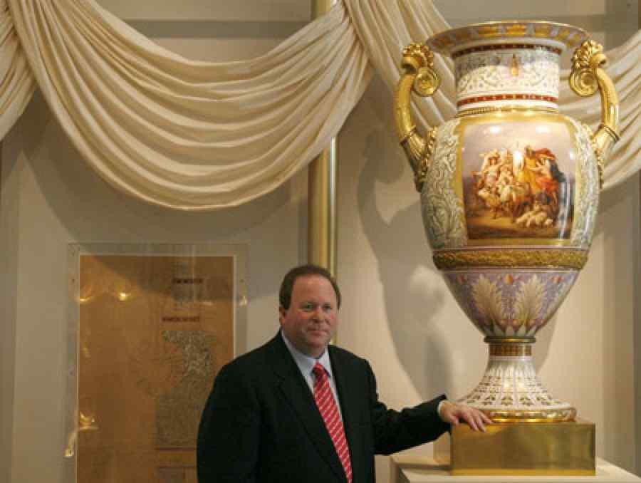 Rafinamentul şi eleganţa porţelanurilor de Sevres