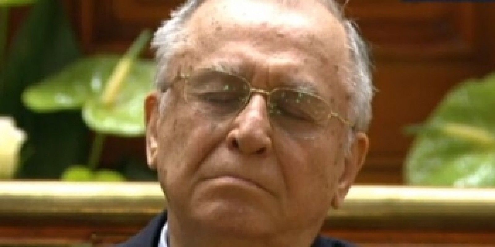 Ion Iliescu a adormit în timpul discursului susținut de Klaus Iohannis