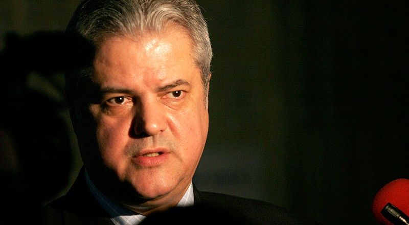 Facultatea de Drept a Universităţii Bucureşti a reziliat contractul cu fostul premier Năstase