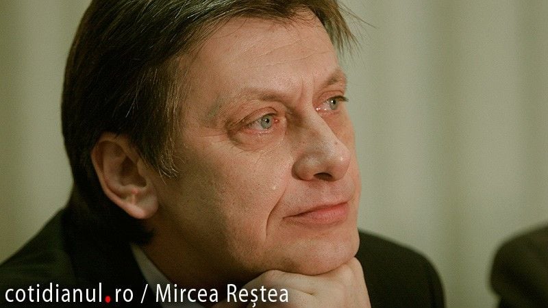Crin Antonescu va propune excluderea lui Sorin Roșca Stănescu din PNL