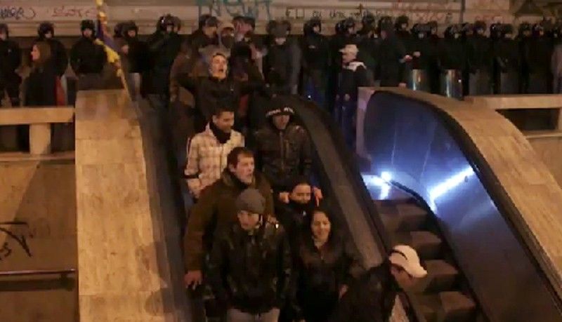 Romania, stat politienesc! (video: Timi Slicaru)