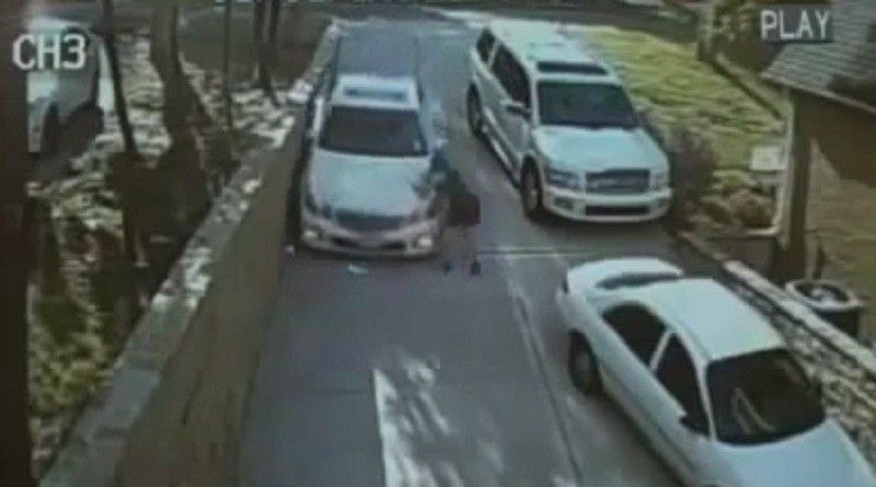 Cel mai stupid accident de mașină provocat de o femeie