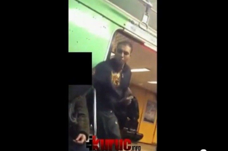 Hoț de telefoane, în plină acțiune la metrou