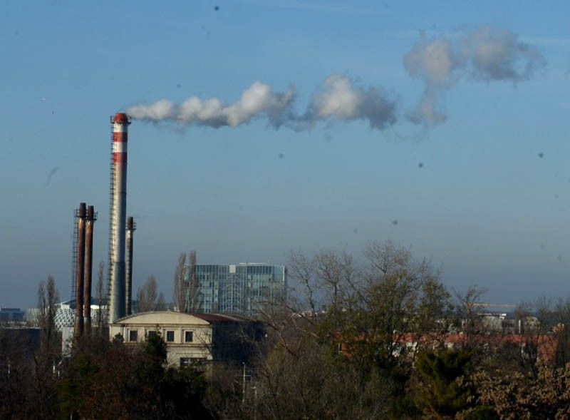 Time-lapse video cu o termocentrală din zona de nord a Bucureștiului intr-o zi friguroasă (video – cotidianul.ro)