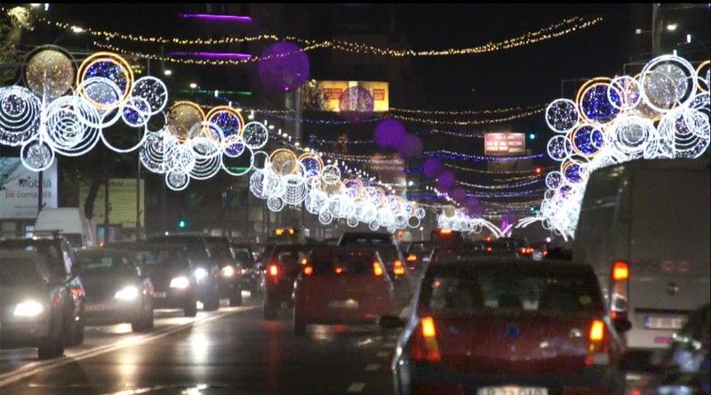 Luminile de sărbători din București (montaj video cotidianul.ro)