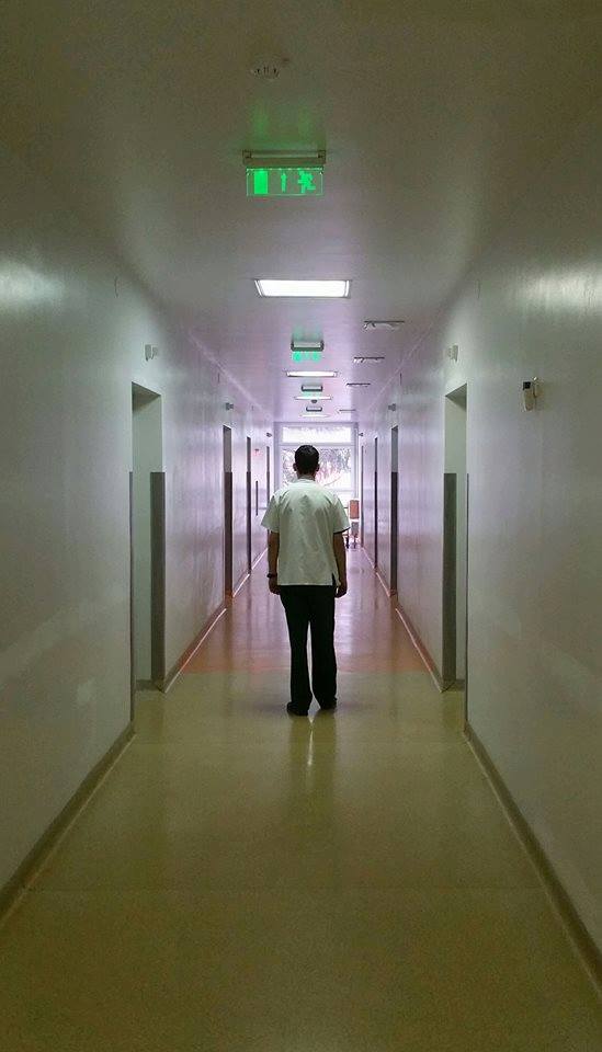 Calvarul unui tânăr medic în România