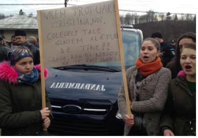 Protest pe drumul unde un adolescent băut a provocat trei accidente