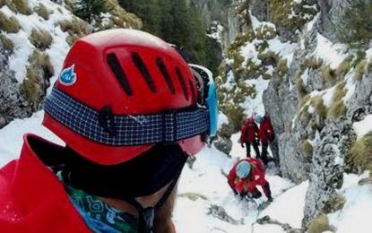 Turiști blocați în zăpadă, salvați de jandarmii montani