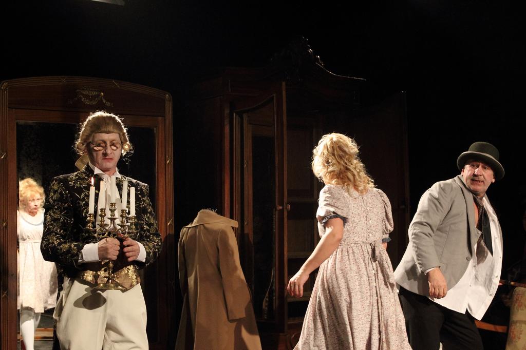 Cum se râde pe strada Sfântul Dumitru