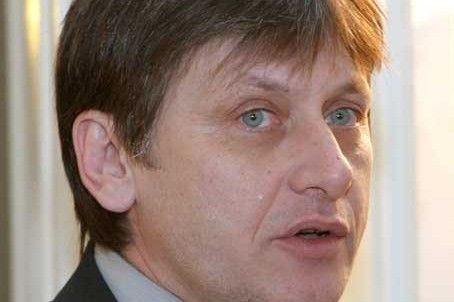Antonescu: Alianţa trebuie făcută. Altminteri, Băsescu şi Manolea vor face „o combinaţie”