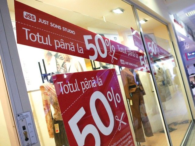 O sută de magazine din Capitală oferă reduceri de sezon