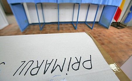 Scrutin comunal cu copiii din dotare