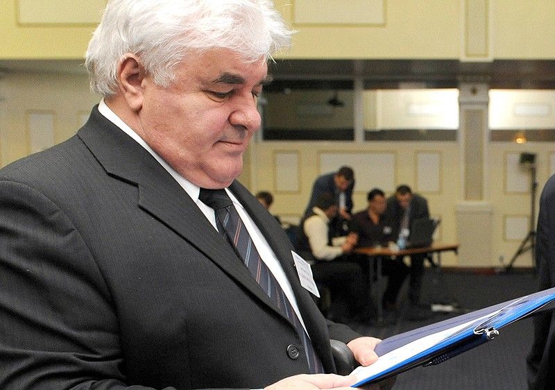 Simirad: „Cine-l huiduie pe Băsescu e un prost!”