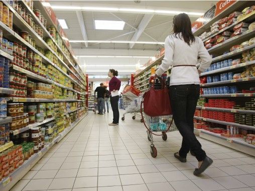 Februarie va aduce un nou val de scumpiri la alimente