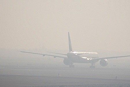 Mai multe curse aeriene au întârzieri din cauza ceţii