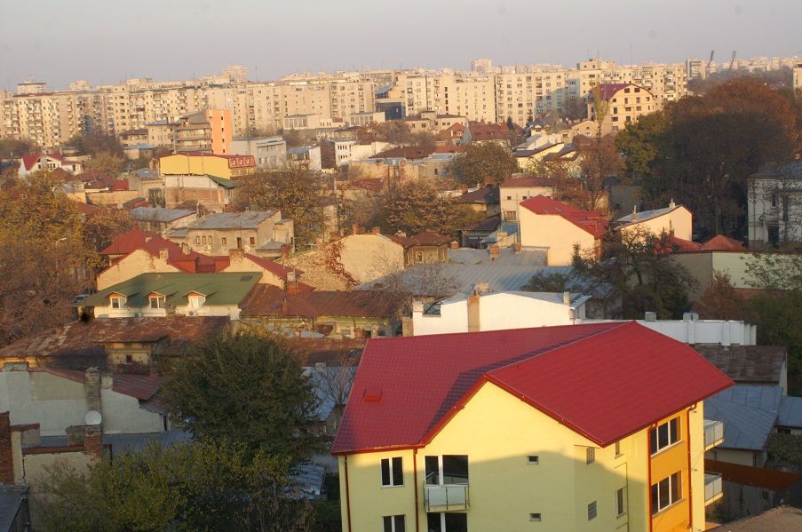 Vameşii şi poliţiştii de la Siret au vile şi maşini de lux