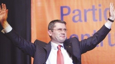 Băsescu i-ar fi propus lui Liviu Negoiţă să candideze la şefia PDL