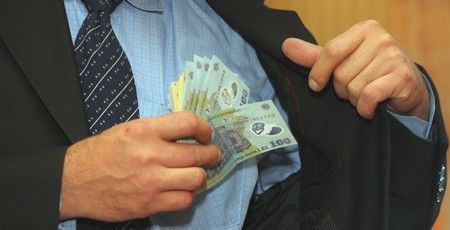 Salariile unor bugetari au fost majorate doar pe hârtie