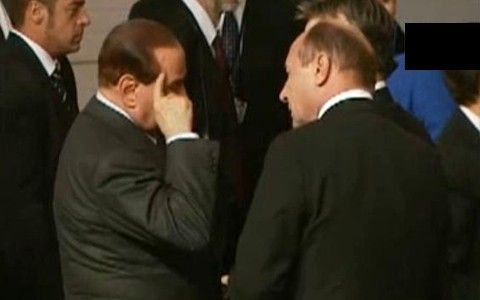 WikiLeaks: Berlusconi, “un clovn politic” util Washingtonului