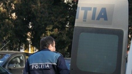 Poliţist care trafica minore, despăgubit în instanţă