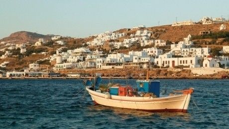 În ce insulă mergi în vacanţă la vară cu 250 de euro