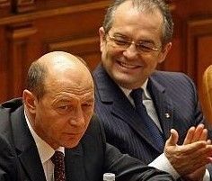 Ponta: Băsescu merge pe banii noştri la şedinţe de partid în Europa