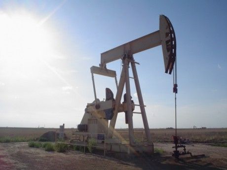 WSJ: România este puţin vulnerabilă la creşterea cotaţiei petrolului