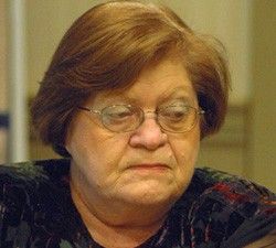 Zoe Petre: „Demisia lui Boc ar domoli pericolul moţiunii de cenzură”