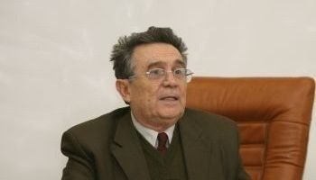 Mărmureanu: Feriţi-vă de clădirile din sticlă şi metal!