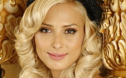 Iulia Vântur debutează în teatru!