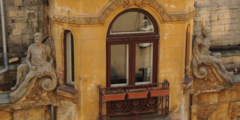 În aşteptarea aplicării legii faţadelor