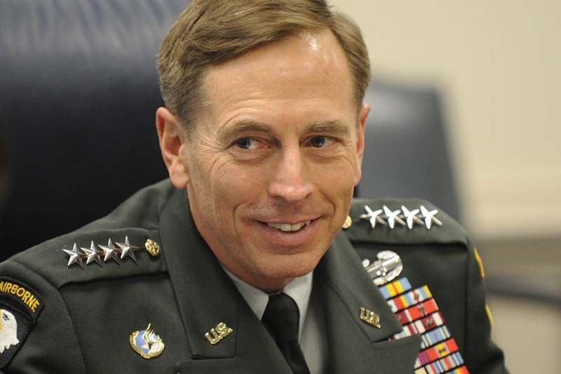 Generalul David Petraeus ar putea deveni directorul CIA