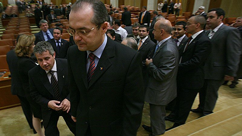 Tensiuni în PDL pe tema plafonării salariilor dascălilor